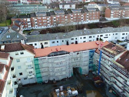 Pågående tak arbeid på bygård