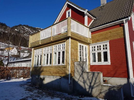 Rødt hus med påbygg